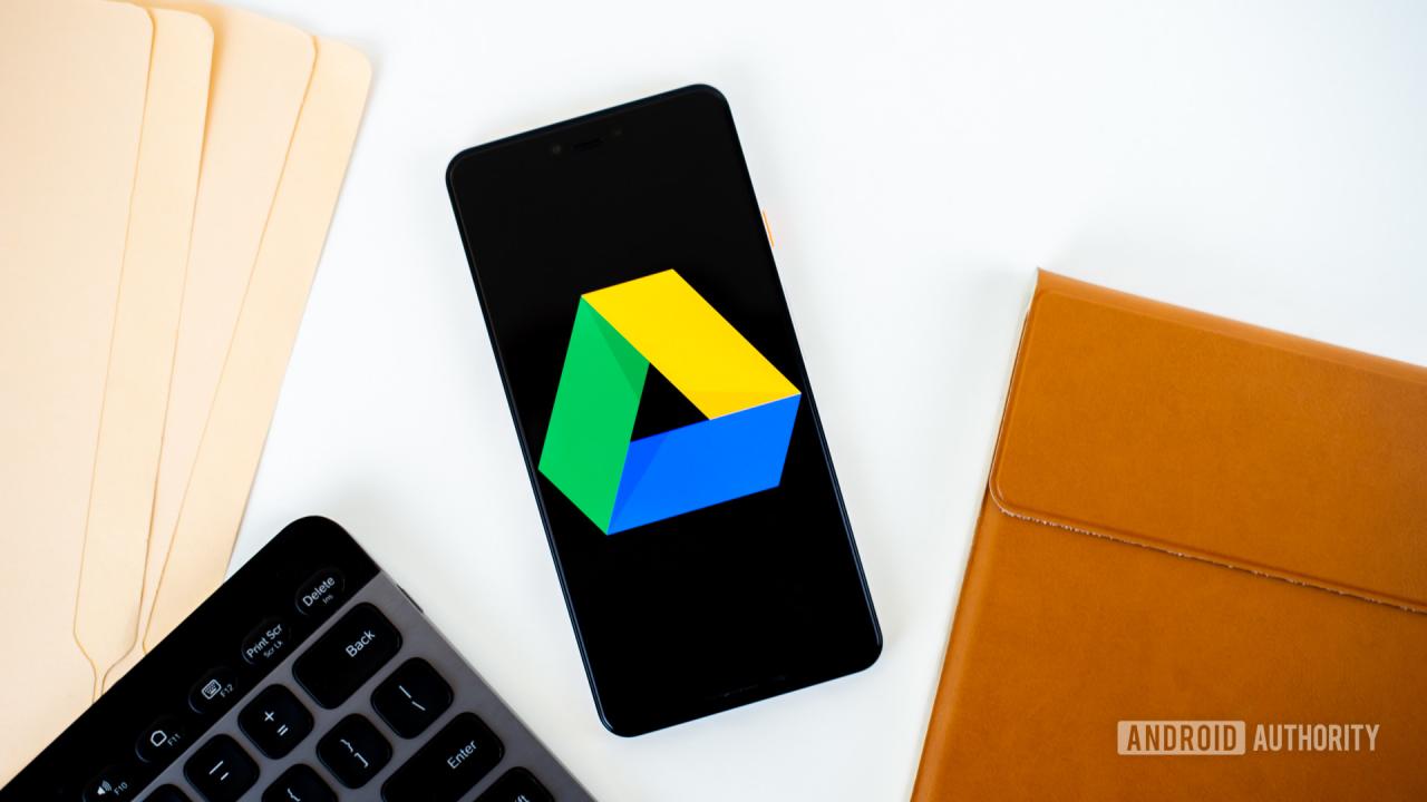 Logotipo de Google Drive en el teléfono inteligente foto de stock 3