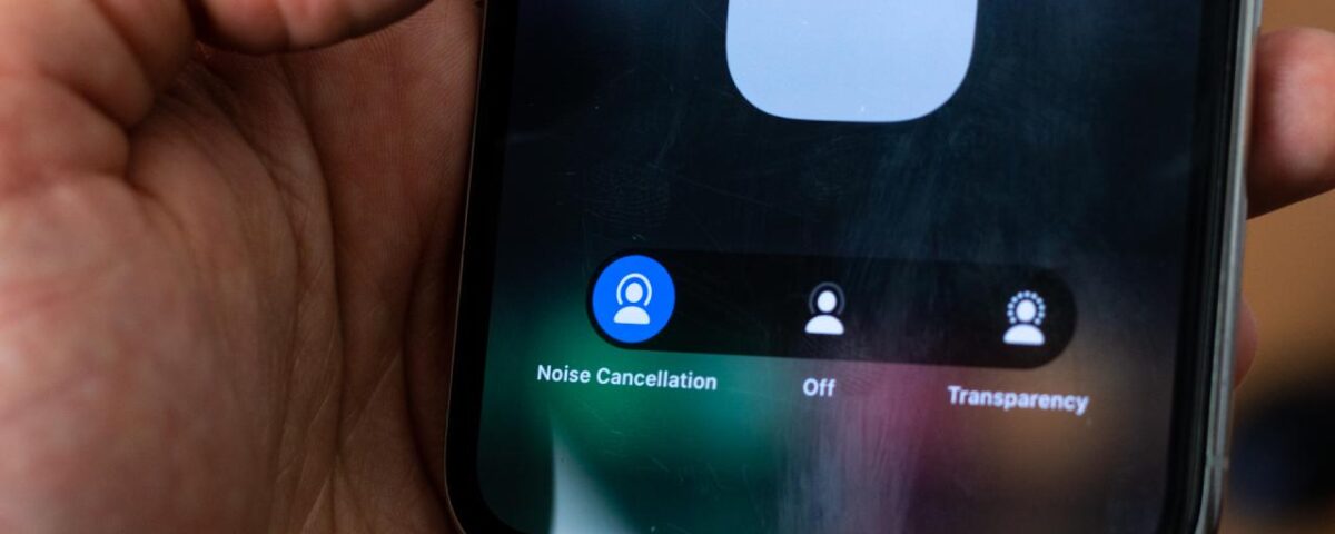 El menú Apple AirPods Pro en un iPhone con cancelación de ruido activada.
