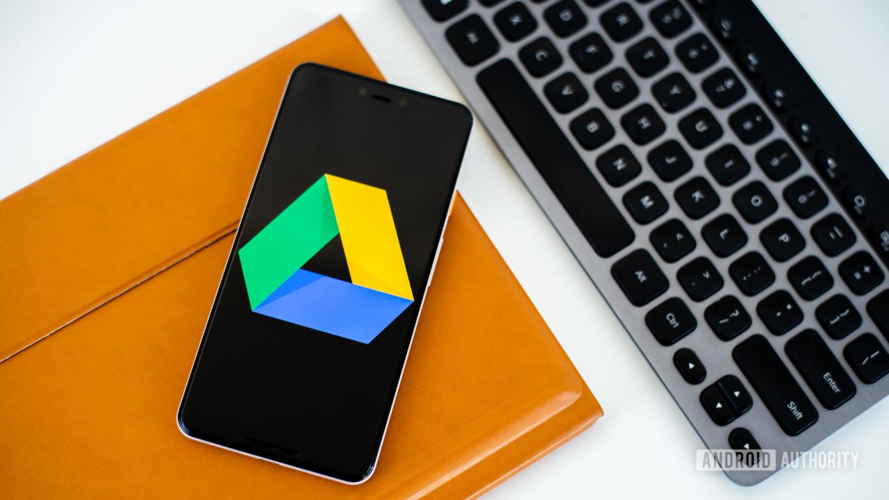 Logotipo de Google Drive en el teléfono inteligente foto de stock 2