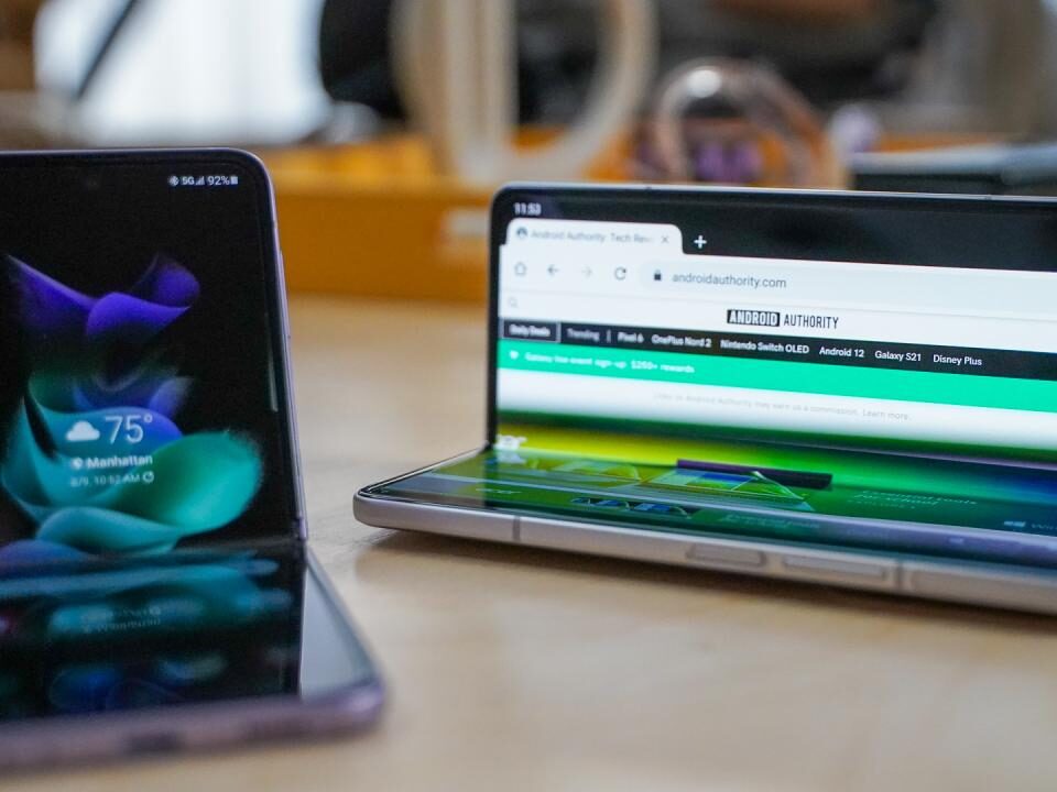 Samsung Galaxy Fold 3 y Flip 3 abiertos