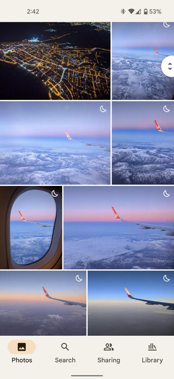 Cuadrícula de Google Photos con miniaturas grandes de fotos tomadas desde un avión