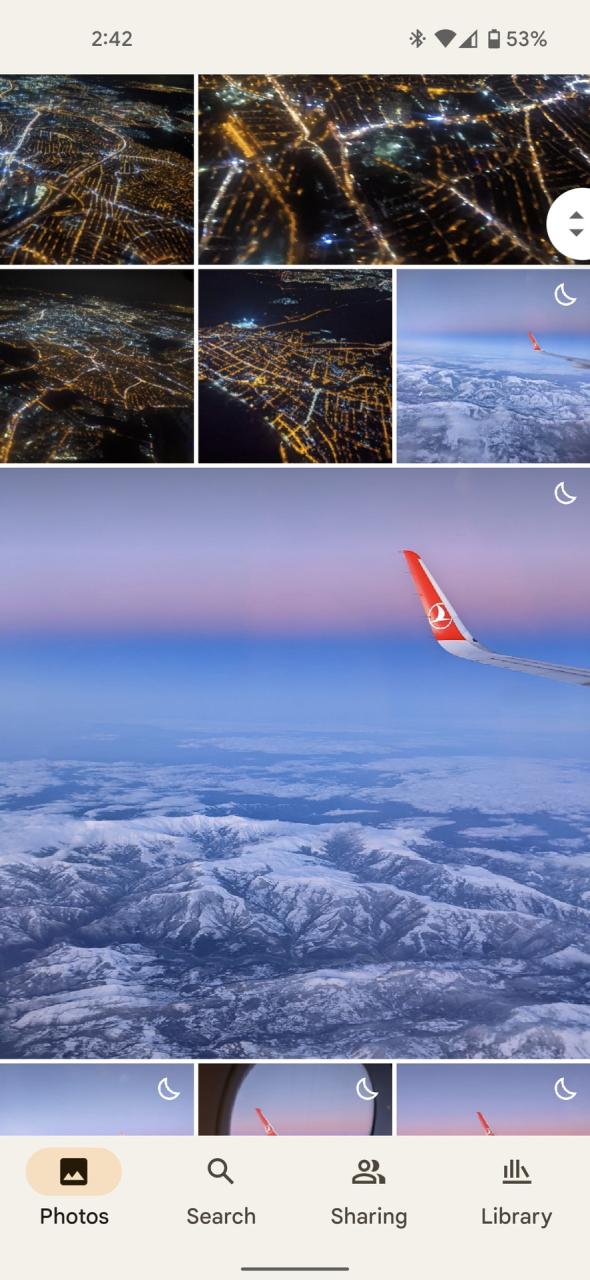 Cuadrícula de Google Photos con miniaturas normales de fotos tomadas desde un avión